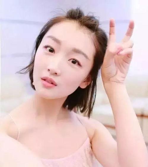 中国明星网红化妆师,揭秘中国明星网红化妆师背后的魔法世界