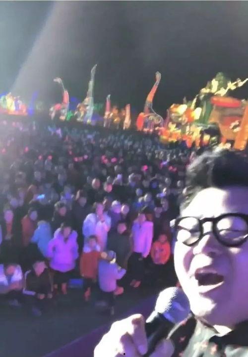 明星网红现场表演视频,现场表演燃爆眼球！网红明星同台献艺，精彩瞬间大盘点