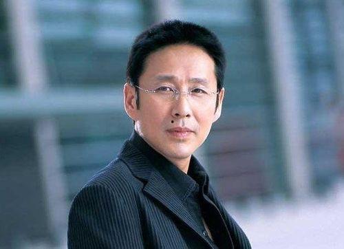明星网红举牌视频素材,捕捉潮流风向标