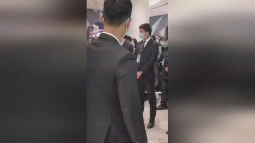 路人视角明星网红是谁,这位明星网红竟在街头热聊！