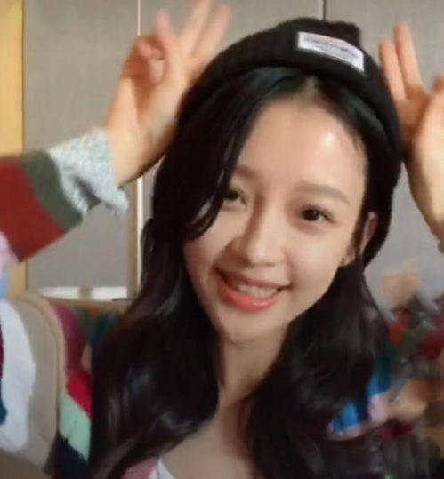 抖音女明星网红芳,从网红到明星的蜕变之路”