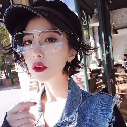 抖音女明星网红芳,从网红到明星的蜕变之路”