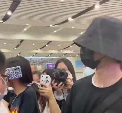 路人暴揍明星网红视频,路人痛击明星网红现场惊心动魄