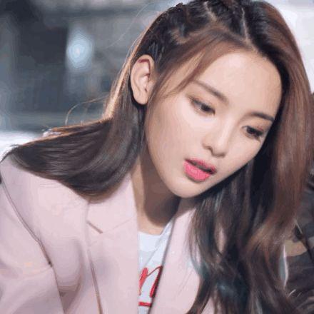 明星网红拳击辫图片女生,时尚运动风女生的魅力演绎