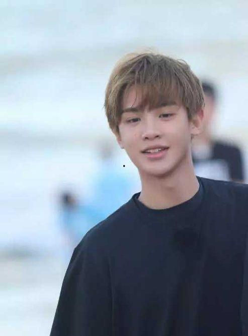 明星网红男人是谁图片,明星网红背后的神秘男人