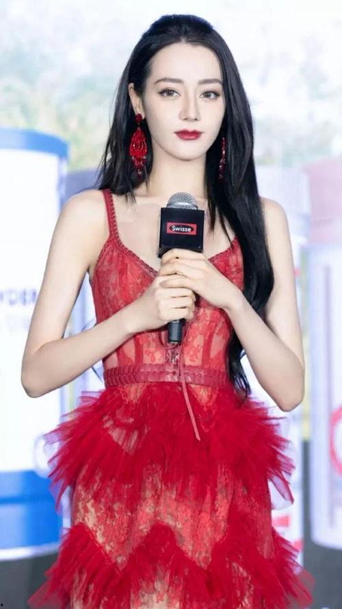 女明星网红的衣服品牌,女明星网红的衣橱秘籍，揭秘热门品牌穿搭风潮
