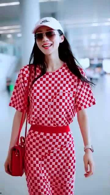 自制衣服的明星网红,明星网红自制服装潮流解析