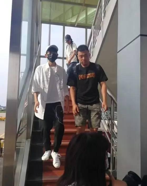 商场偶遇明星网红是谁,揭秘商场神秘邂逅