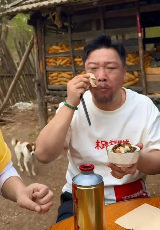 明星网红去泼水节,水花四溅狂欢盛况