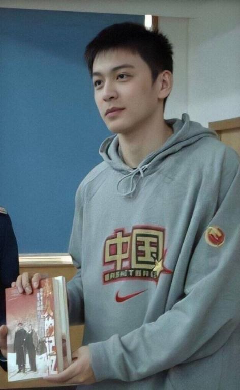 明星网红小孩跳舞照片男,明星网红小孩的舞蹈风采