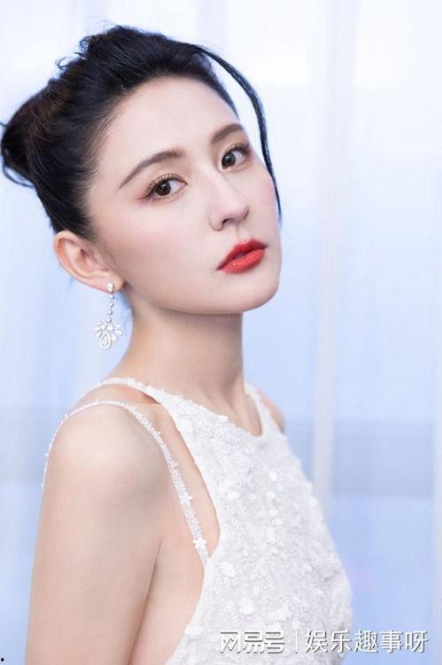 大眼睛美女明星网红,闪耀镜头下的时尚传奇