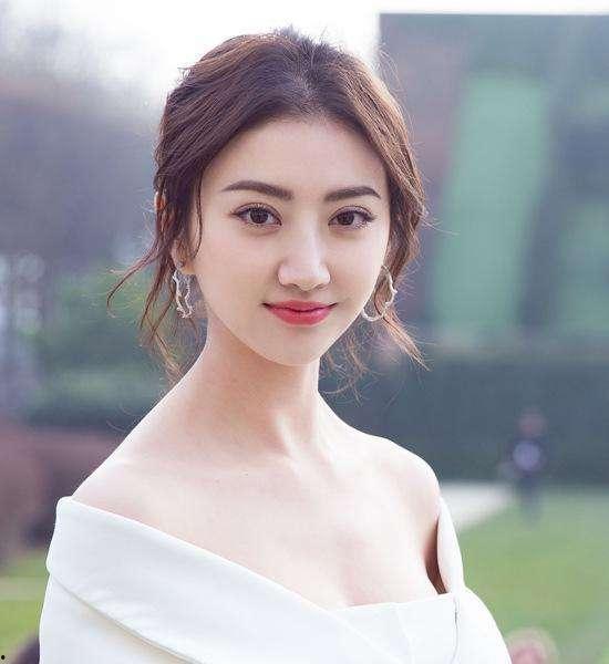 追明星网红占桃花吗,明星网红的璀璨追逐之旅