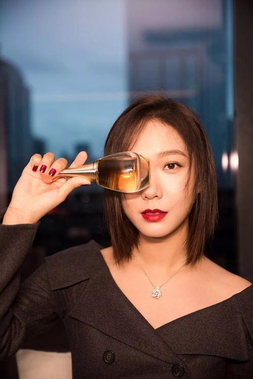 迪奥女明星网红是谁呀,她是谁？