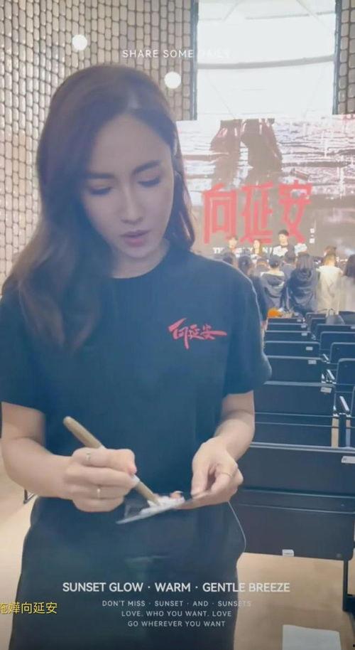 明星网红的外婆叫什么,揭秘明星网红背后的温馨故事